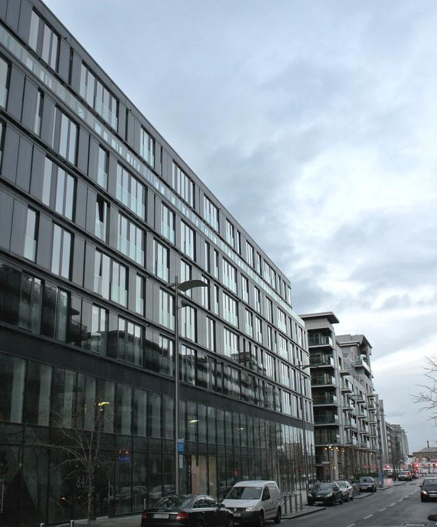 Your Base Dublin - Grand Canal Square 외부 사진
