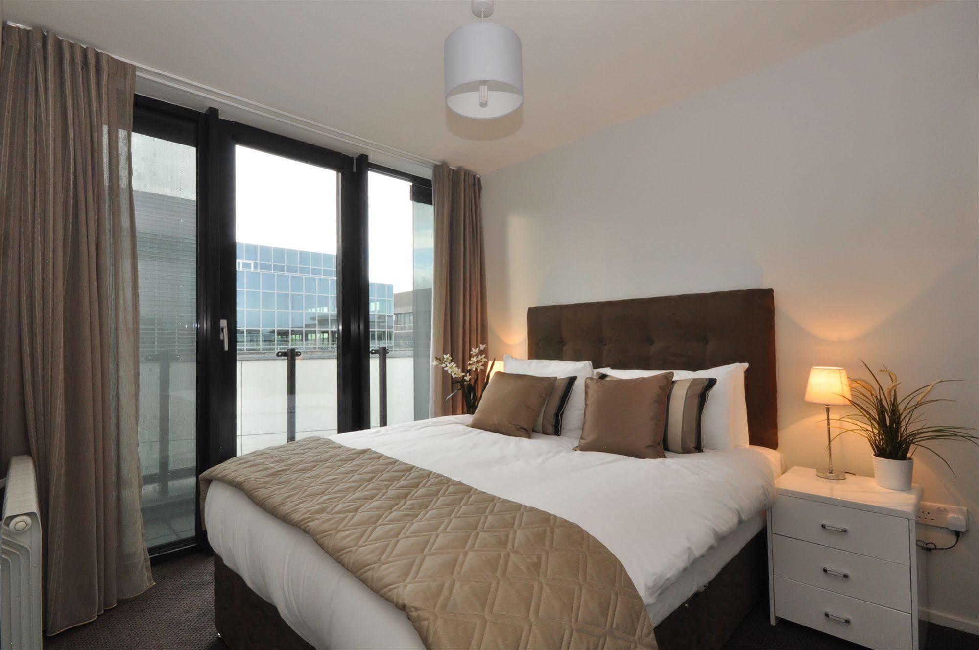 Your Base Dublin - Grand Canal Square 외부 사진
